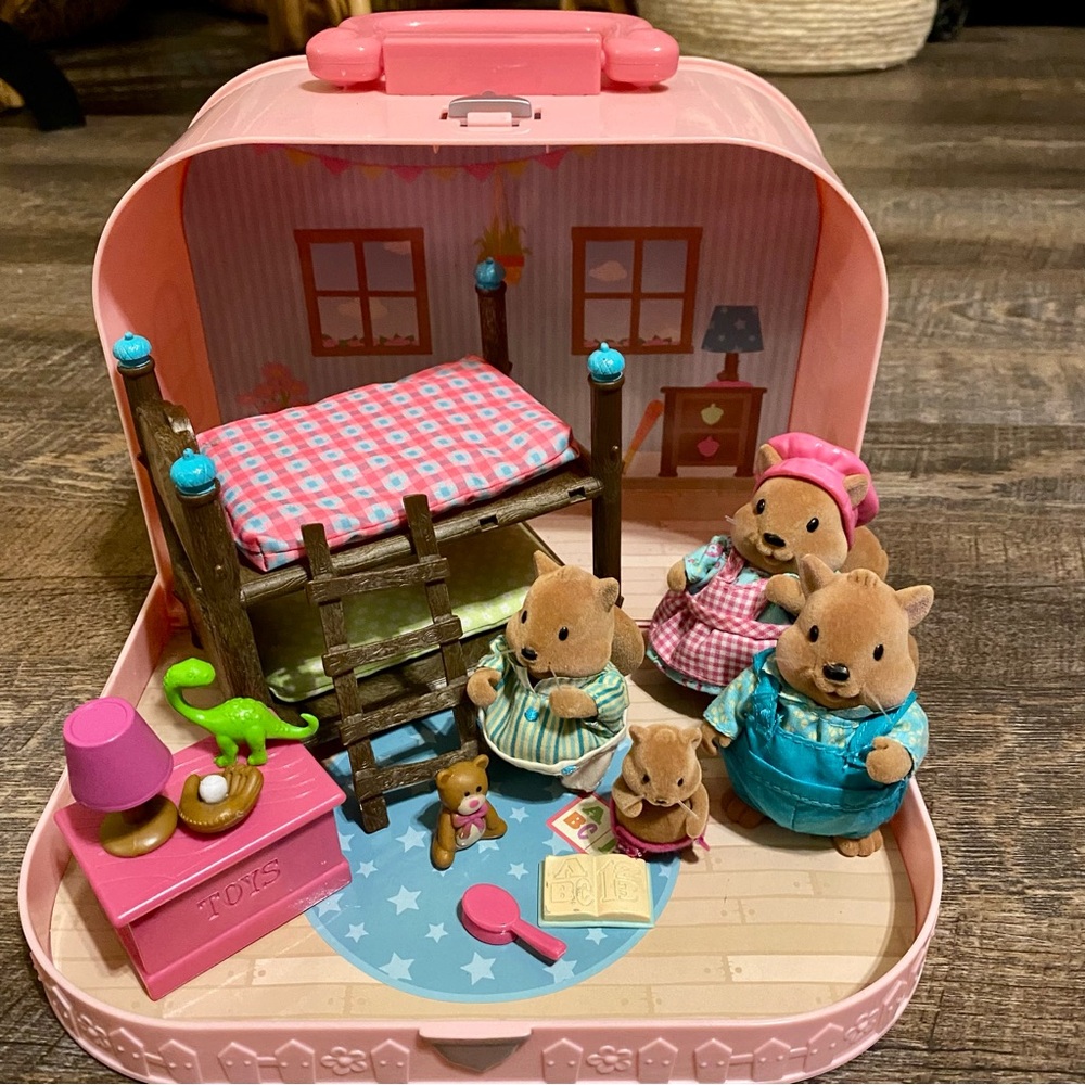 Lil Woodzeez Travel House Suitcase with Family & Several Accessories New